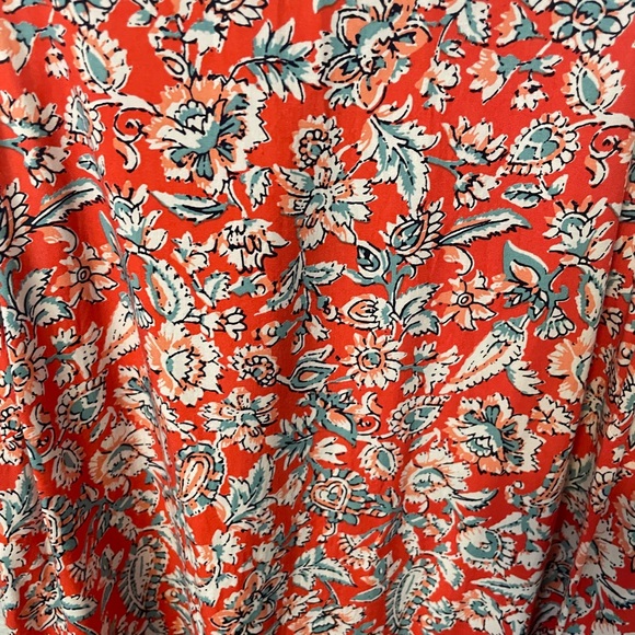 Bundle of 2 women’s sleeveless shirts - Picture 8 of 9